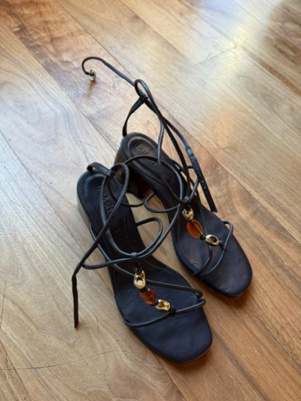 Caya Heeled Leather Sandals - Picture 2 of 14